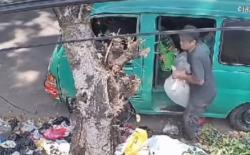 Viral! Sopir Angkot Bandung Buang Belasan Karung Sampah di Pinggir Jalan, Kasatpol PP: Kami Cari