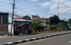 Kabel Listrik Semrawut di Jalan Raya Bogor Bahayakan Pengguna Jalan 