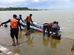 Tim Gabungan Lakukan Pencarian Terhadap Korban Kapal Tenggelam di Perairan Utara Wonokerto, Pekalong