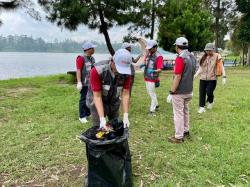 Penyerahan Mesin Pencacah Sampah dengan Bio-Composerdi Desa Warnasari Pangalengan