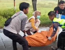 Terpleset Ceceran Tetes Tebu, Pemotor Perempuan di Grobogan Meninggal Tertabrak Tronton