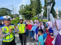 Gelar Art Policing di CFD Alun-Alun Kajen, Satlantas Polres Pekalongan Sosialisasikan Tertib Berlalu