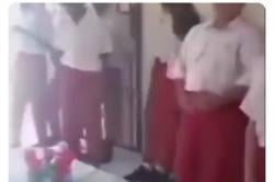 Miris! Viral Video Anak SD di Kediri Meracik Miras Oplosan, Netizen Geram