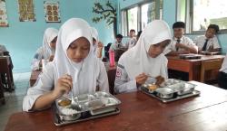 Program Makan Bergizi Gratis Diluncurkan di Banjar, Siswa: Terimakasih Pak Presiden Prabowo!