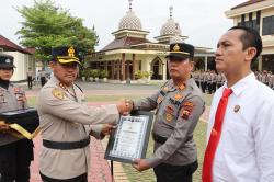 Mantap, Karyawan PT KAI, Anggota Polri dan Bhayangkari Terima Penghargaan dari Kapolres Grobogan