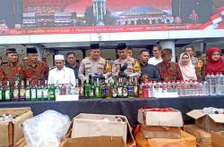 Pengiriman Arak Satu Pikap dari Bali Dicegat Polisi di Jombang, Sita 2.600 Botol Miras