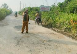 Jalan Rusak di Kubu, Pihak Perusahaan Diminta Berkontribusi Perbaiki Jalan