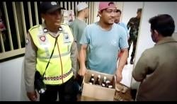 Puluhan Botol Miras Disita dalam Razia Jelang Ramadhan di Ujung Pangkah