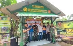 HUT ke-64 Kostrad, Yon Armed 9/Pasopati Bantu Masyarakat Gelar Karya Bakti Bangun Pos Kamling