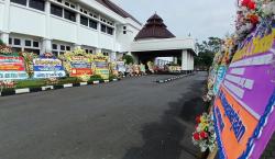 Viman-Dicky Dilantik, Ratusan Karangan Bunga Ucapan Selamat Padati Bale Kota Tasikmalaya