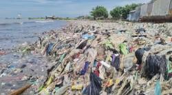 Gawat! Ratusan Ton Sampah di Laut Labuan Pandeglang Bikin Warga Resah, Pakaian Ikut Bau!