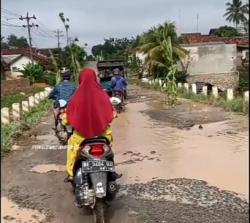 Audiensi dengan Camat dan Kepala Pekon, Kondisi Jalan di Adiluwih Jadi Sorotan