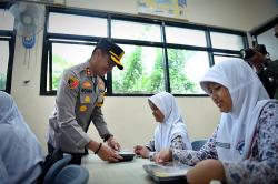 Dukung Gizi Anak, Polres Gresik Hadirkan Program Makanan Sehat di Sekolah