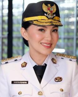 Sherly Tjoanda Resmi Dilantik Jadi Gubernur Maluku, Wajah Full Makeup Jadi Sorotan