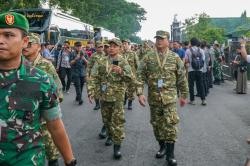 Gubernur NTB Lalu Muhamad Iqbal Kenakan Seragam Komcad TNI Saat Retreat di Akmil Magelang