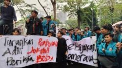 Mahasiswa di Medan Demo 'Indonesia Gelap' di DPRD Sumut, Sampaikan 6 Poin Tuntutan