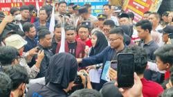 Hari Pertama Bertugas, Wakil Bupati Kudus Disambut Demonstrasi Mahasiswa