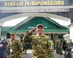 Pakai Seragam Tentara, Bupati Bojonegoro Ikuti Retreat di Akmil Magelang