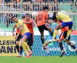 Hujan Kartu Warnai Laga Persibo Bojonegoro vs Gresik United