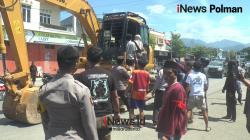 Pengosongan Lahan Sengketa di Pasar Sentral Pekkabata Nyaris Ricuh, Polisi Sigap Lakukan Pencegahan