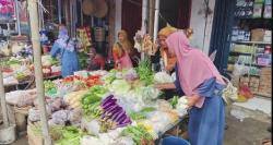 Jelang Ramadan, Harga Sembako Meroket di Pasar Labuan Pandeglang, Warga Panik!