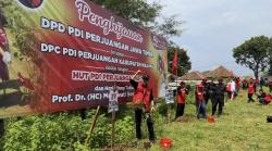 PDI Perjuangan Jatim Tanam Ribuan Bibit Pohon di Kawasan Wisata Paralayang Malang Selatan