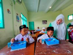 Makan Bergizi Gratis Disalurkan Fatayat NU Kepada 1.500 Anak di Jombang