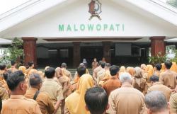 Pimpin Apel Pedana, Wabup Bojonegoro Ingatkan Program 100 Hari Kerja Terus Berjalan