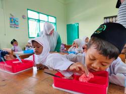 Makan Bergizi Gratis di Jombang, Fatayat NU Salurkan Gizi Berkualitas untuk 1.500 Anak