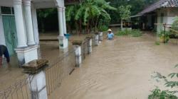 Banjir Cimahi Kuningan, 153 Rumah Terdampak dan Ratusan Hewan Ternak Hanyut