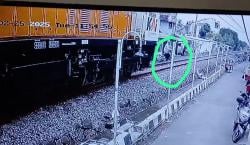 Mengerikan! Pria di Kota Tasikmalaya Tabrakkan Diri ke Kereta Api hingga Tewas, Aksinya Terekam CCTV