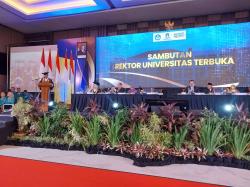 Rektor UT Ajak Wisudawan Jadi Agen Perubahan yang Adaptif dan Inspiratif