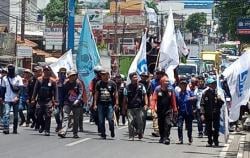 Buruh KBB Gelar Aksi Demo, Tuntut ke DPRD dan Bupati Jeje Perhatikan Pekerja Lokal