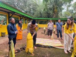 Sambut Ramadan, Kain Kuning di Makam Tokoh Sejarah Lingga Diganti