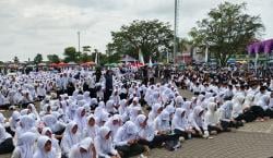 Tarhib Ramadan di Ciamis, Ribuan Santri Berdoa untuk Palestina dan Makan Liwet 1.000 Kastrol