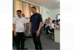 Ketua DPRD Jambi M Hafiz Pantau Tes CAT PPDB di SMA Titian Teras