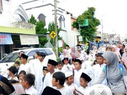 Sambut Ramadan 1446H, Ratusan Santri di Indramayu Ikuti Pawai Tarhib