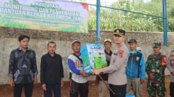 Dukung Program Ketahanan Pangan, Polres Garut Menyerahkan Bantuan Kelompok Tani