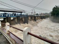 Curah Hujan Tinggi, Bendung Katulampa Siaga 1 - Warga Diminta Bersiap Antisipasi Banjir