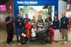 Dua Ibu Asal Surabaya dan Sidoarjo Raih Hadiah Motor dari Telkomsel, Ini Kisah Bahagianya!