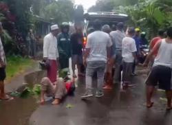 Nasib Tragis Pengendara Motor di Jombang, Tertimpa Pohon Tumbang Saat Berkendara, Begini Kondisinya