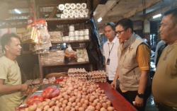 Satgas Pangan Polda Jabar Sidak Pasar Ciroyom dan Kosambi, Pastikan Harga Stabil dan Stok Aman