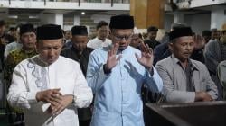 Wali Kota Tasikmalaya Viman Alfarizi Ramadhan Tarawih Perdana di Masjid Agung