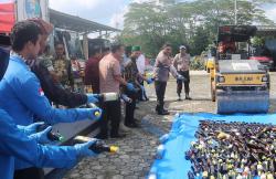 Polres Lampung Selatan Musnahkan Ratusan Botol Miras Jelang Ramadhan