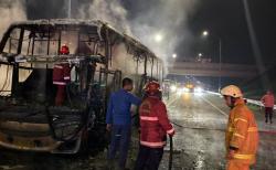 Bus Cilengsi-Jepara Terbakar di Tol Semarang-Batang, Tidak Ada Korban Jiwa