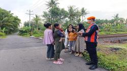 Bahaya, KAI Minta Masyarakat Tak Ngabuburit di Sekitar Jalur Kereta Api