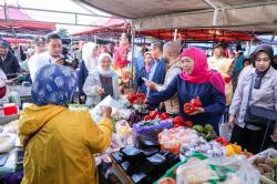 Awal Ramadan, Harga Beras di Jawa Timur Naik, Gubernur Khofifah Pastikan Stok Aman