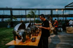 Berbuka Puasa dengan Cita Rasa Lokal Sembari Menikmati Pemandangan Kota Semarang