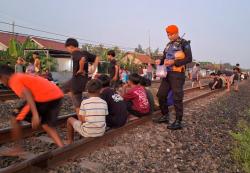 Ramadhan 2025, KAI Daop 4 Semarang Larang Warga Ngabuburit di Jalur Kereta Api
