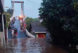 Kali Ciliwung Meluap, Banjir Kembali Rendam Warga Jakarta Hingga 4 Meter
